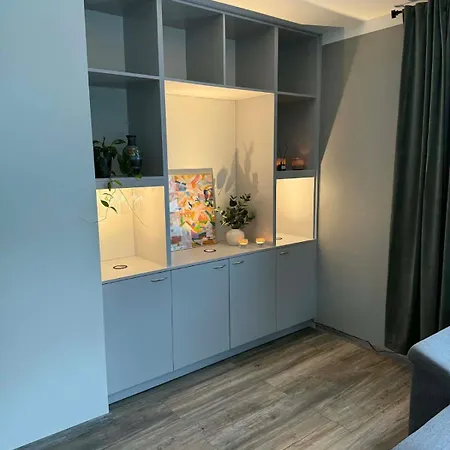 Large Apartment, In The Middle Of Center! شقة *